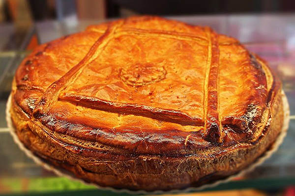 Empanada de hojaldre rellena de Atun