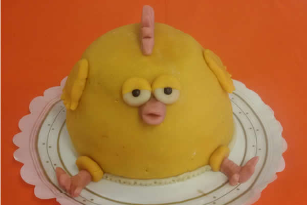 Tarta Piñata en forma de Pollito Tarta Piñata en forma de Pollito