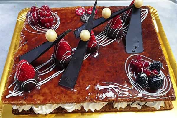 Tarta Milhoja de Nata y fresas